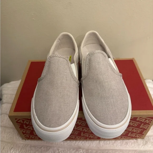 Vans Tan Sneakers Classic Low-Top Design Size - 7 Women’s / 5.5 Men’s - Picture 3 of 12